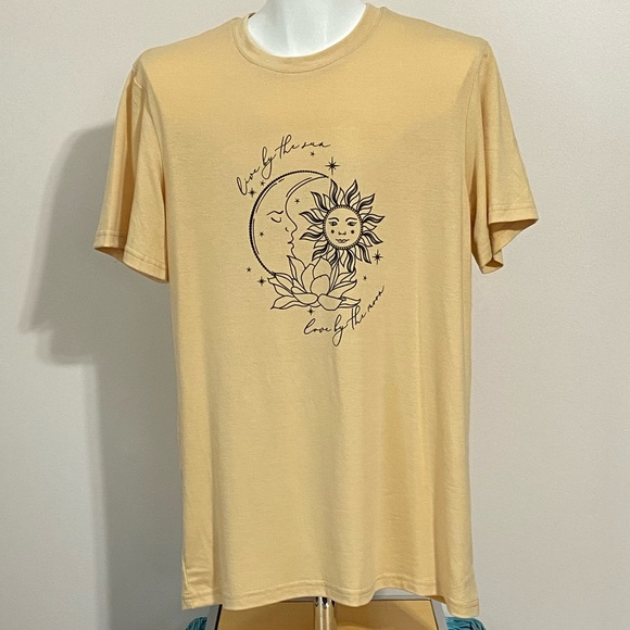 NEW! Live by the sun love by the moon Yellow Short Sleeve T-shirt size Small - Picture 2 of 4